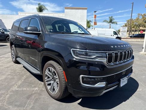 Used 2024 Jeep Wagoneer L Series II RWD image 8