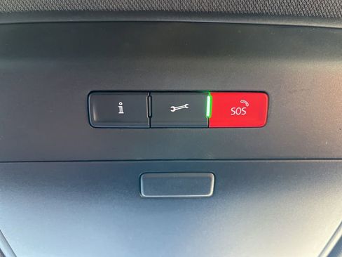 Used 2020 Volkswagen Atlas Cross Sport SE w/ Towing Package image 35