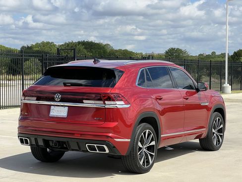 Used 2025 Volkswagen Atlas Cross Sport SEL Premium R-Line AWD/4WD image 4