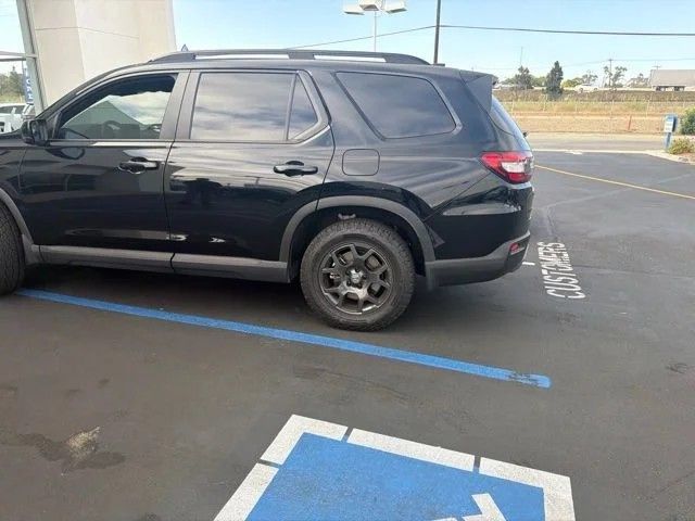 Certified 2025 Honda Pilot TrailSport image 14