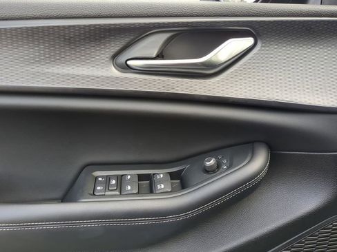 Used 2024 Jeep Grand Cherokee Laredo X image 14