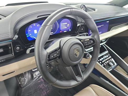 Certified 2025 Porsche Macan Turbo Electric AWD/4WD image 4