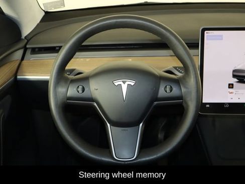 Used 2023 Tesla Model Y Long Range AWD/4WD image 7