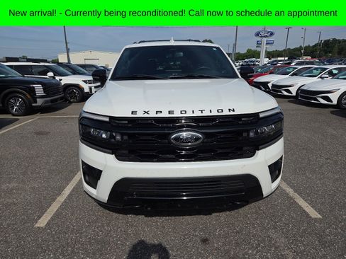 Used 2022 Ford Expedition Limited AWD/4WD image 1