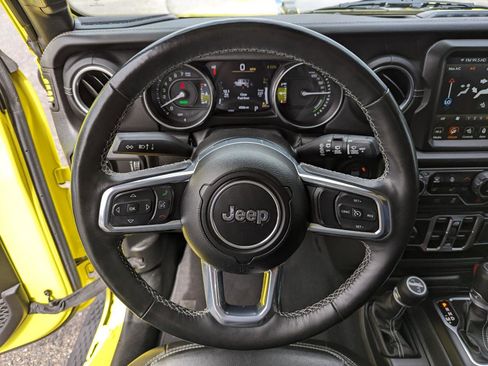 Used 2023 Jeep Wrangler Unlimited Sahara w/ Cold Weather Group AWD/4WD image 15