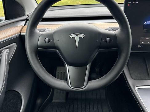 Used 2025 Tesla Model Y Long Range AWD/4WD image 36