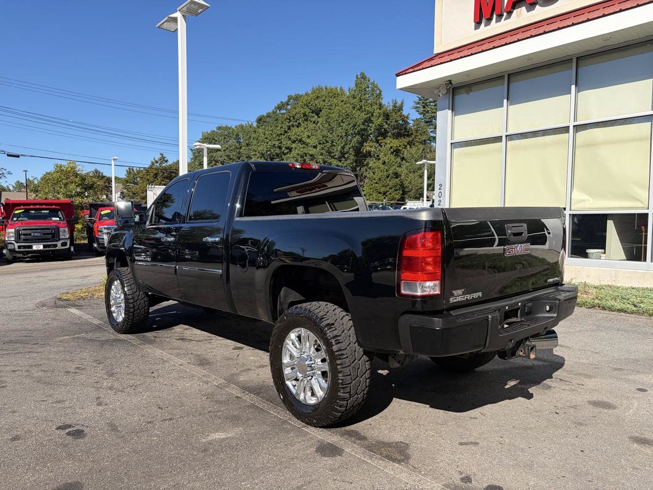 Used 2012 GMC Sierra 2500 Denali w/ Suspension Package, Off-Road AWD/4WD image 8