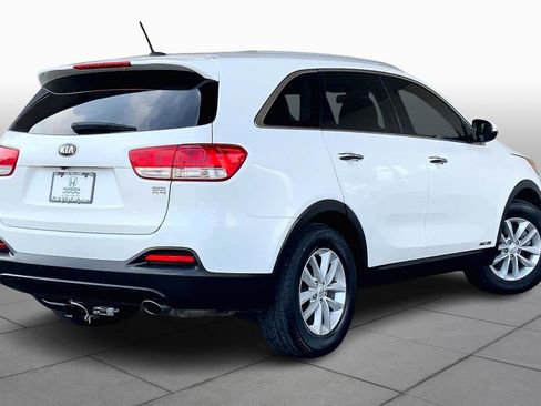 Used 2017 Kia Sorento LX image 13