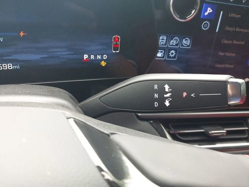 Used 2025 Chevrolet Equinox EV RS image 23