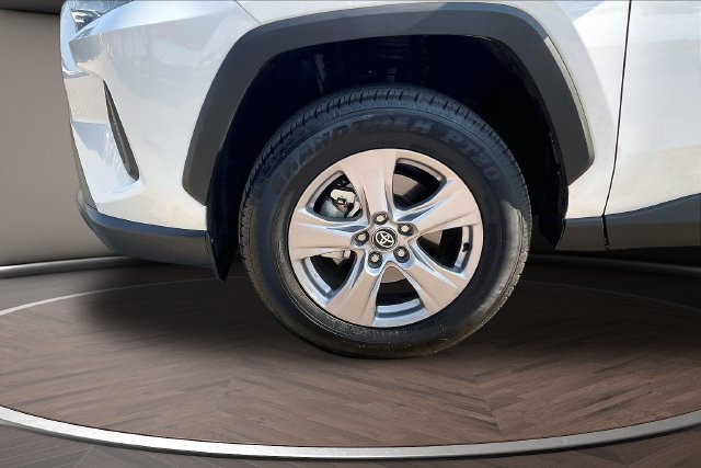 Used 2025 Toyota RAV4 XLE AWD/4WD image 9