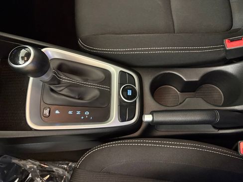 Used 2025 Hyundai Venue SEL FWD image 33