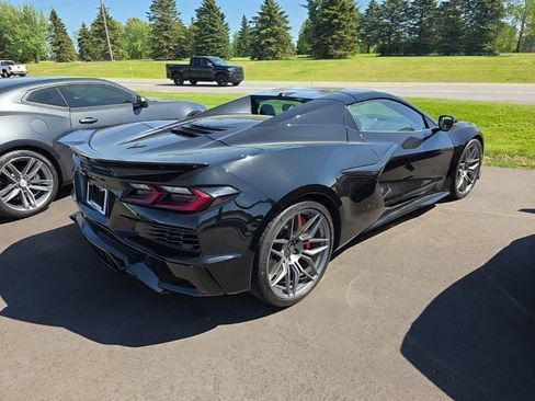 Used 2024 Chevrolet Corvette Z06 RWD image 3
