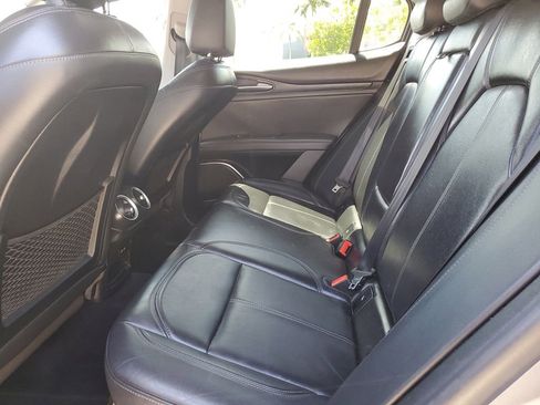 Used 2018 Alfa Romeo Stelvio Base image 14