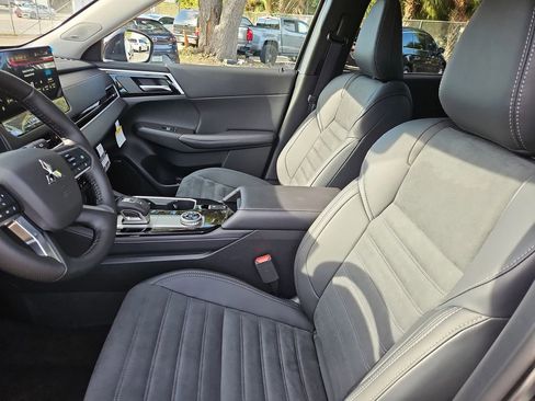 New 2026 Mitsubishi Outlander SE FWD image 14