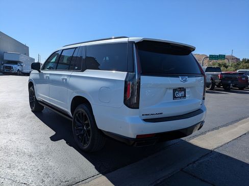 Used 2022 Cadillac Escalade ESV Sport w/ Touring Package AWD/4WD image 6