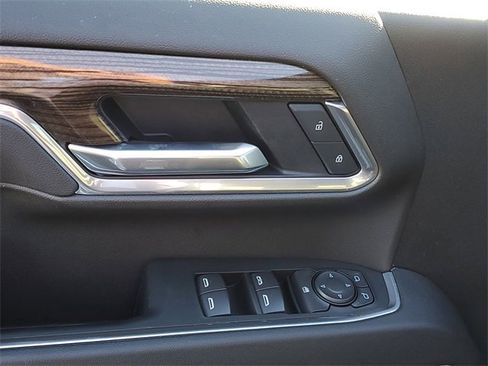 Used 2025 Chevrolet Silverado 2500 LT image 18