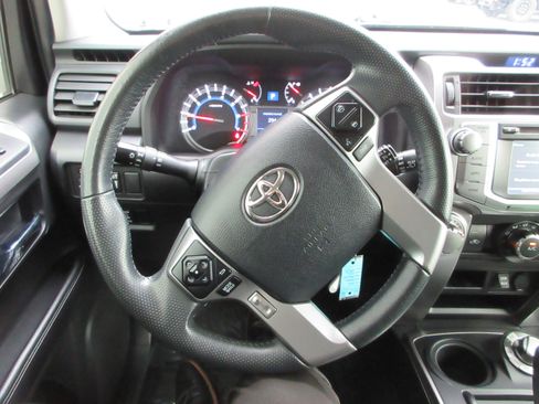 Used 2018 Toyota 4Runner SR5 image 32