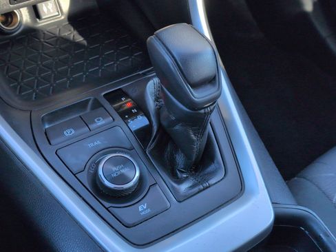 Used 2019 Toyota RAV4 XLE image 29