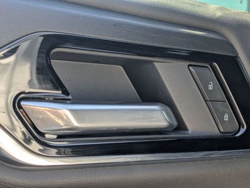 Used 2025 GMC Yukon Denali AWD/4WD image 27