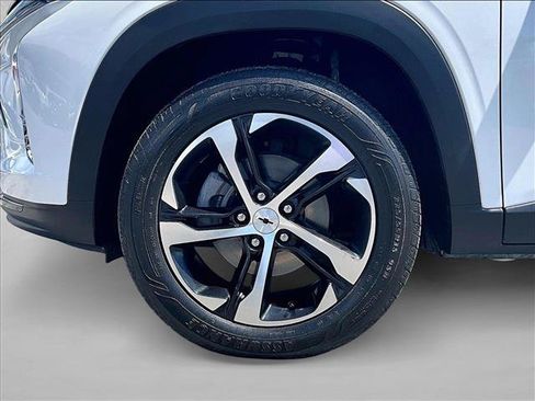 Used 2025 Chevrolet Trax RS w/ Sunroof Package FWD image 10