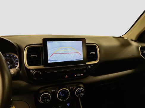 Used 2020 Hyundai Venue SEL FWD image 13