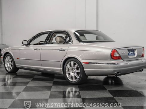 Used 2004 Jaguar XJ8 image 8