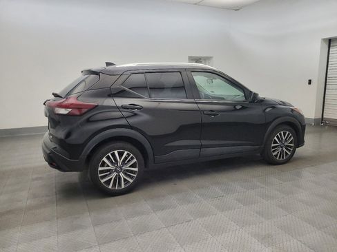 Used 2022 Nissan Kicks SV image 10