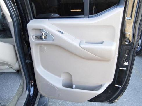 Used 2012 Nissan Frontier SL w/ Moonroof Pkg image 45