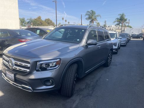 Used 2022 Mercedes-Benz GLB 250 image 2