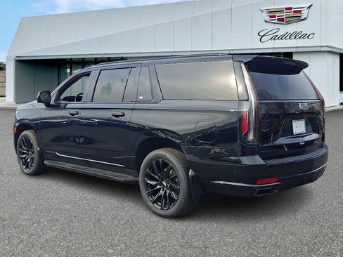 Certified 2022 Cadillac Escalade ESV Sport w/ LPO, ONYX Package AWD/4WD image 3