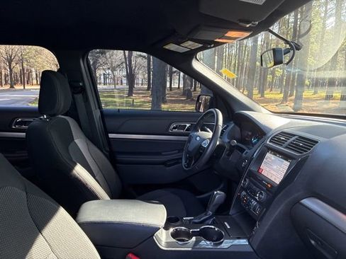 Used 2018 Ford Explorer XLT w/ Equipment Group 201A image 22