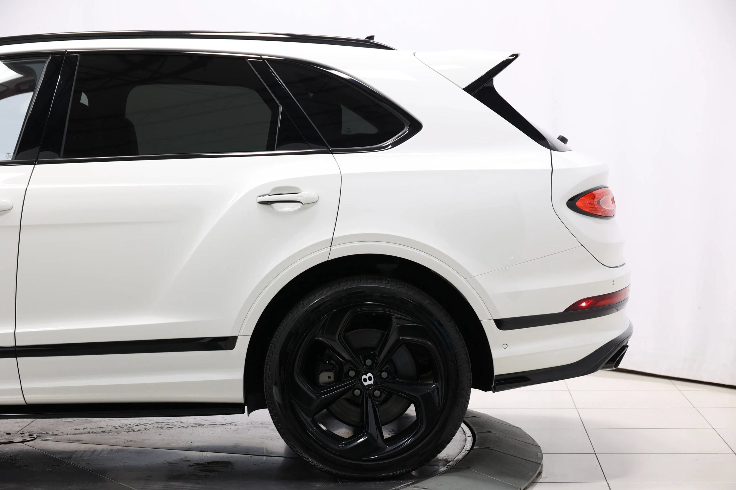 Used 2022 Bentley Bentayga AWD/4WD image 9