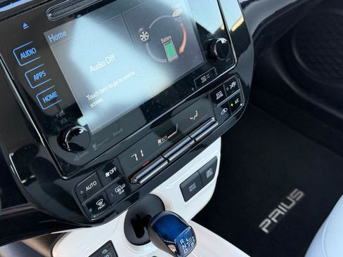 Used 2017 Toyota Prius Three Touring w/ Carpet Mat Package image 28