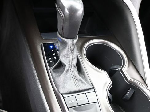 Used 2022 Toyota Camry SE image 25