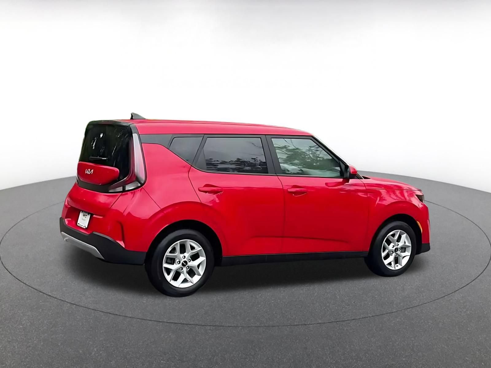 Used 2025 Kia Soul LX w/ LX Technology Package FWD image 14
