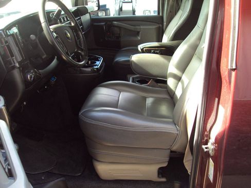 Used 2017 Chevrolet Express 2500 RWD image 29