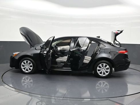 Used 2025 Toyota Corolla LE image 32