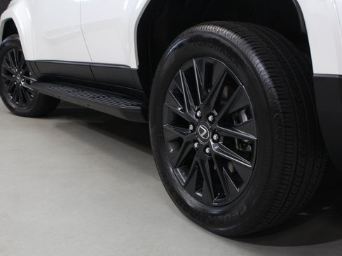 Used 2024 Lexus GX 550 w/ Cold Area Package AWD/4WD image 23