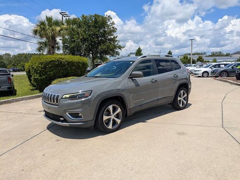 Used 2021 Jeep Cherokee Limited w/ Elite Package FWD image 7