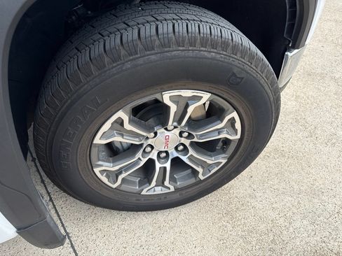 Used 2024 GMC Sierra 1500 SLT RWD image 15