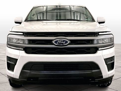 Certified 2024 Ford Expedition Max XLT image 3