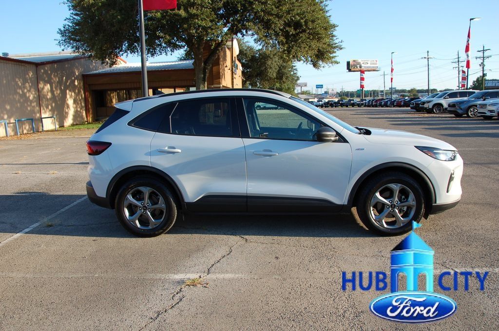 Used 2025 Ford Escape ST-Line FWD image 6