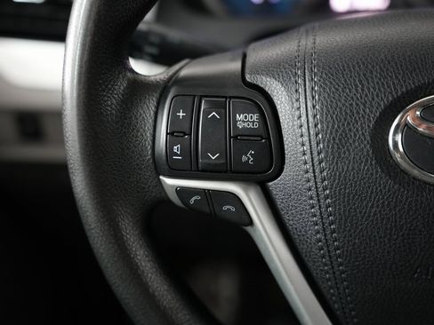 Used 2018 Toyota Sienna LE image 12