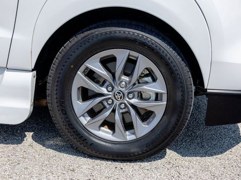 Used 2022 Toyota Sienna LE image 25