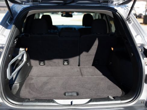 Used 2017 Jeep Cherokee Latitude w/ Cold Weather Group image 23