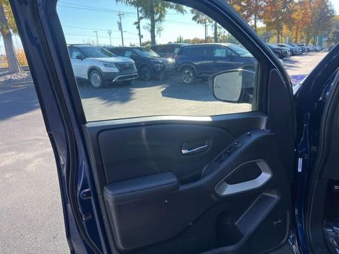 Used 2023 Nissan Frontier SV w/ SV Convenience Package image 11