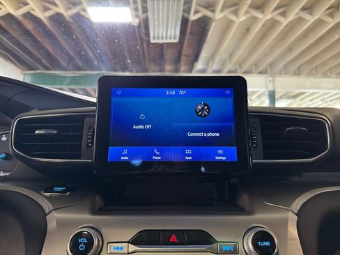 Used 2022 Ford Explorer XLT w/ Equipment Group 202A AWD/4WD image 19