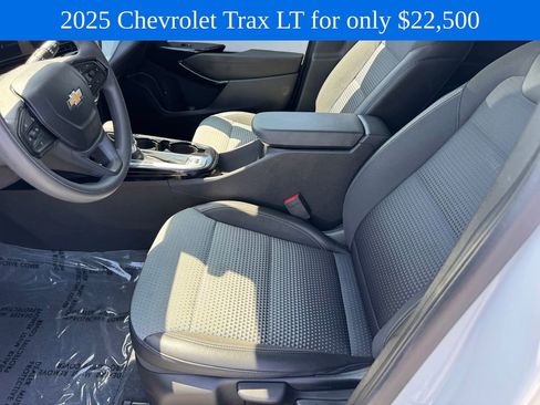 Used 2025 Chevrolet Trax LT FWD image 15