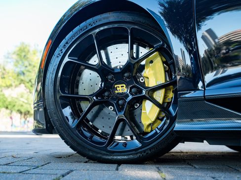 Used 2020 Bugatti Chiron image 6