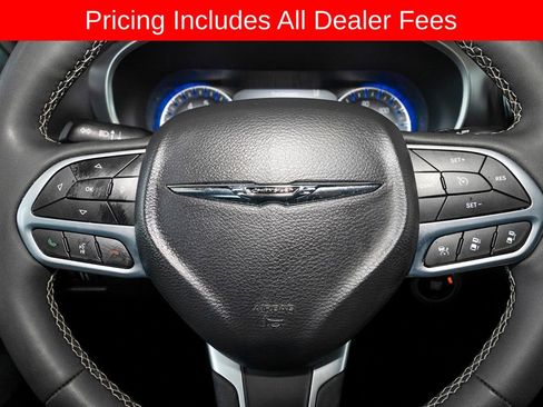 Used 2025 Chrysler Pacifica Select FWD image 18